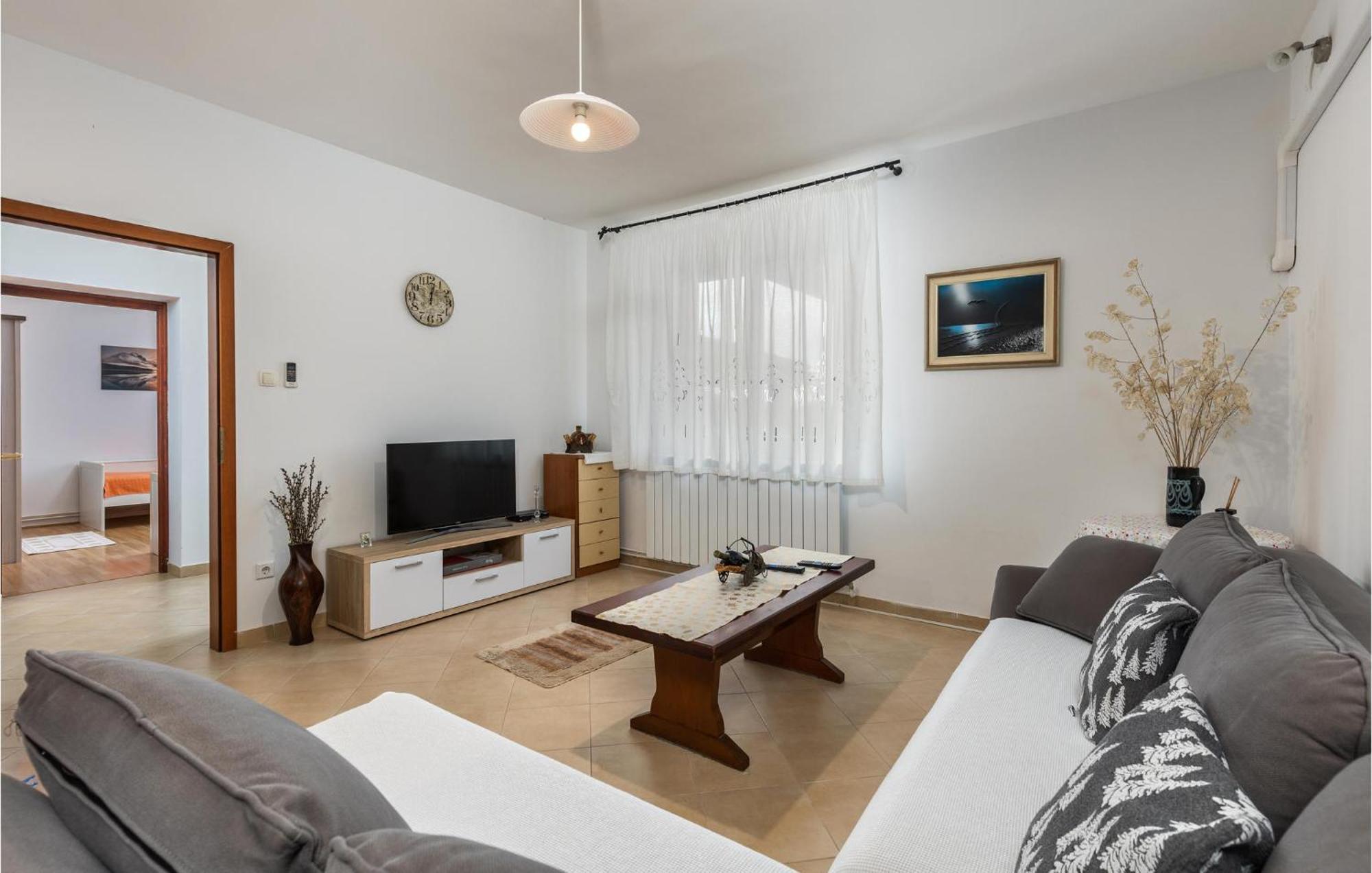 2 Bedroom Gorgeous Apartment In Kostrena Buitenkant foto