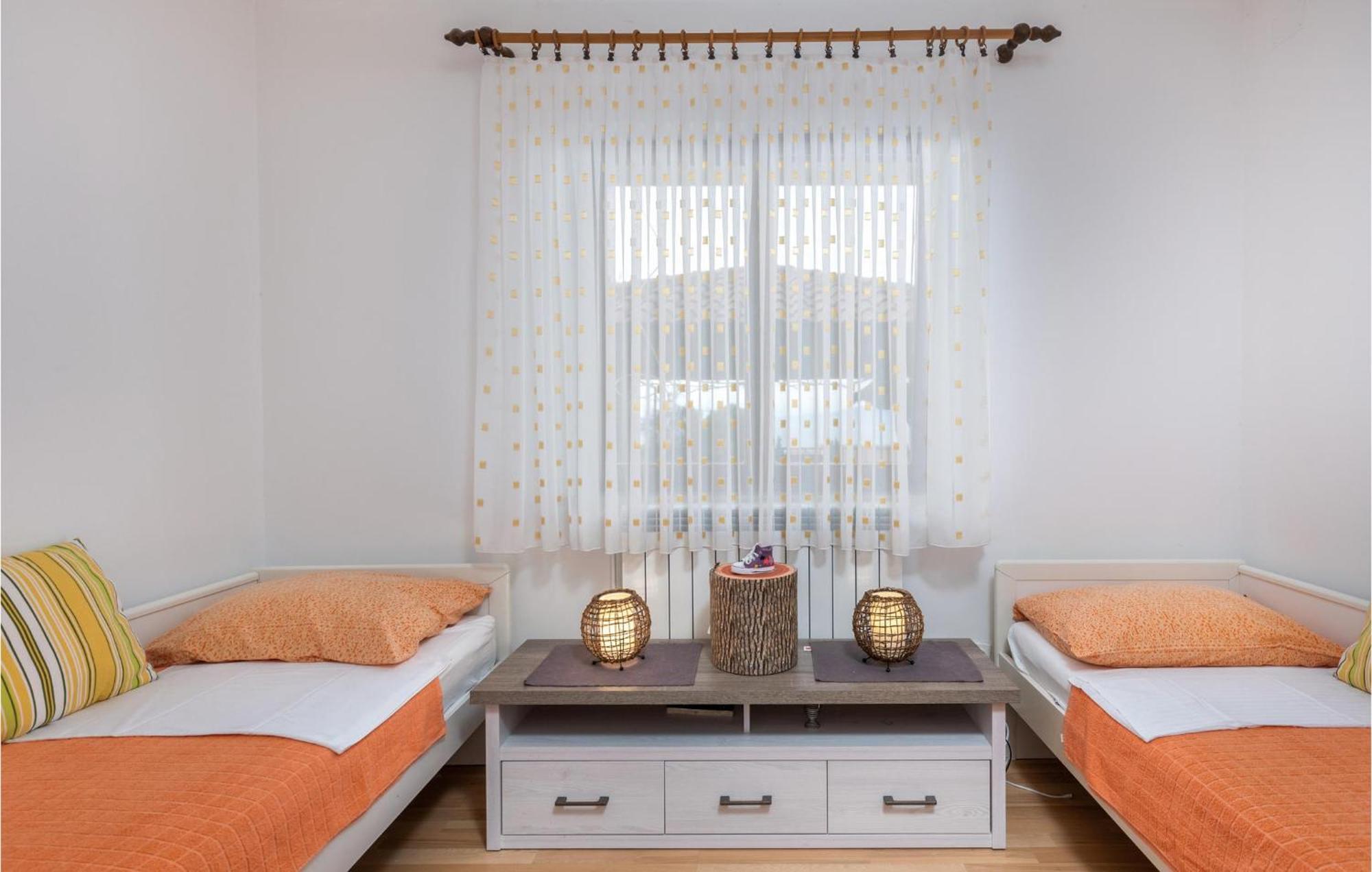 2 Bedroom Gorgeous Apartment In Kostrena Buitenkant foto