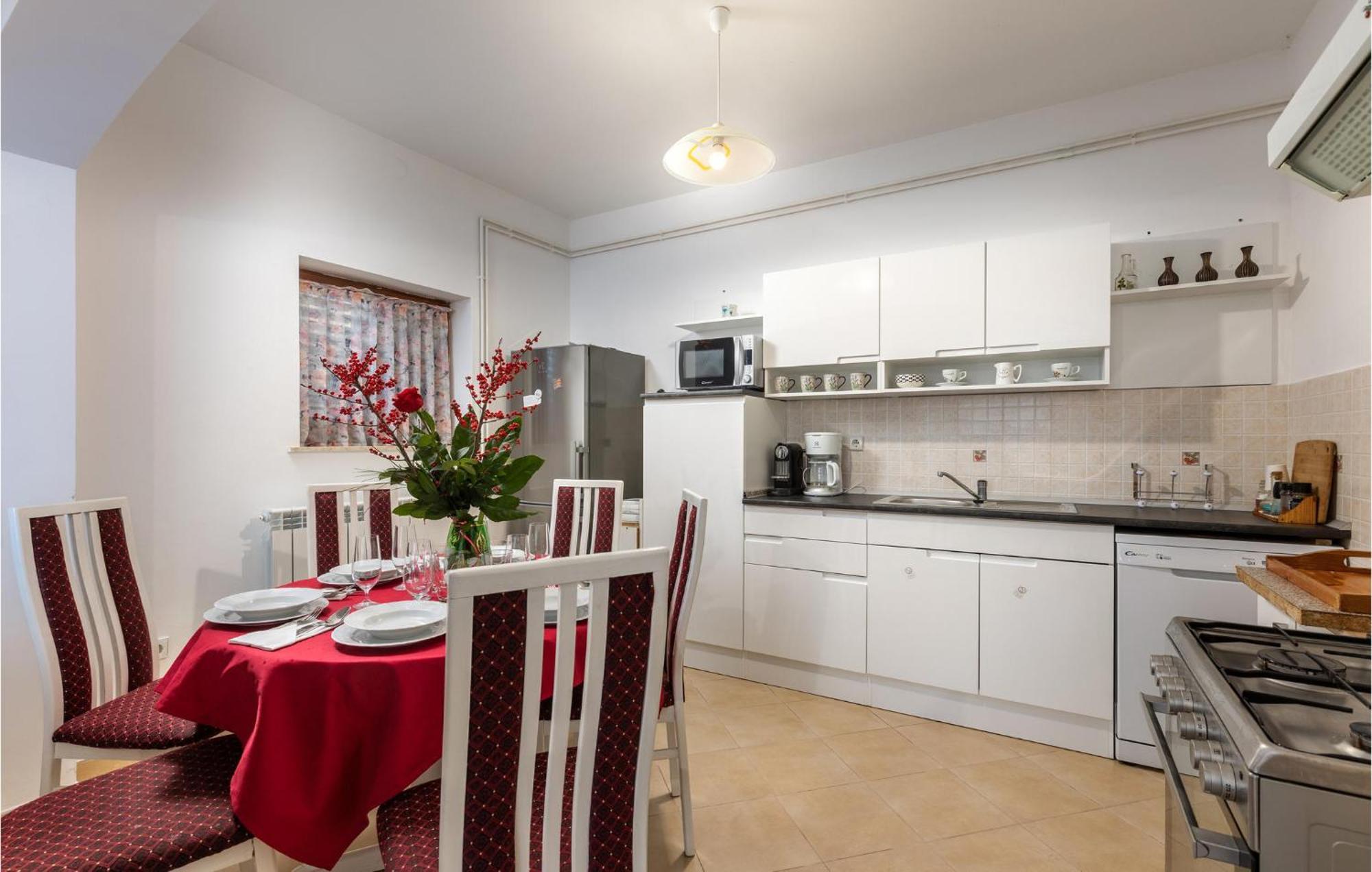 2 Bedroom Gorgeous Apartment In Kostrena Buitenkant foto